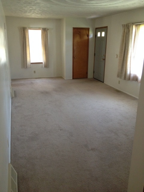 1021 Valley Dr NW in North Canton, OH - Building Photo - Building Photo