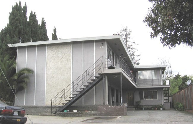 721 Cedar in Redwood City, CA - Foto de edificio - Building Photo