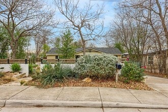 2921 Pecan Springs Rd in Austin, TX - Building Photo - Building Photo
