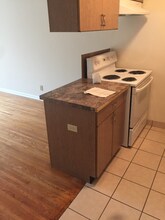 1585 W Highland Pkwy in St. Paul, MN - Building Photo - Building Photo