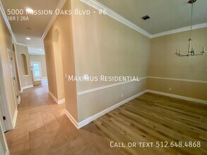 5000 Mission Oaks Blvd in Austin, TX - Building Photo - Building Photo