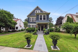 1586 Whitney Ave in Hamden, CT - Building Photo