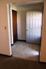 2423 Buttonwood Dr in Manhattan, KS - Building Photo - Building Photo
