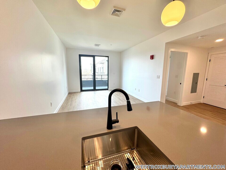 199 Gardner St, Unit 401 in Boston, MA - Building Photo