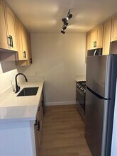 1337 South Bundy Drive in Los Angeles, CA - Building Photo - Building Photo