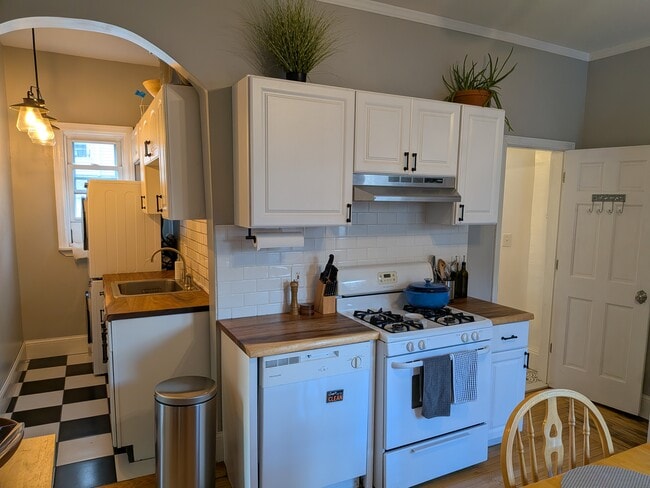 81 Gladstone St, Unit 2