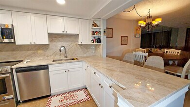 367 S Federal Hwy in Deerfield Beach, FL - Foto de edificio - Building Photo