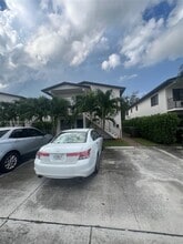 471 E 13th St in Hialeah, FL - Building Photo - Building Photo