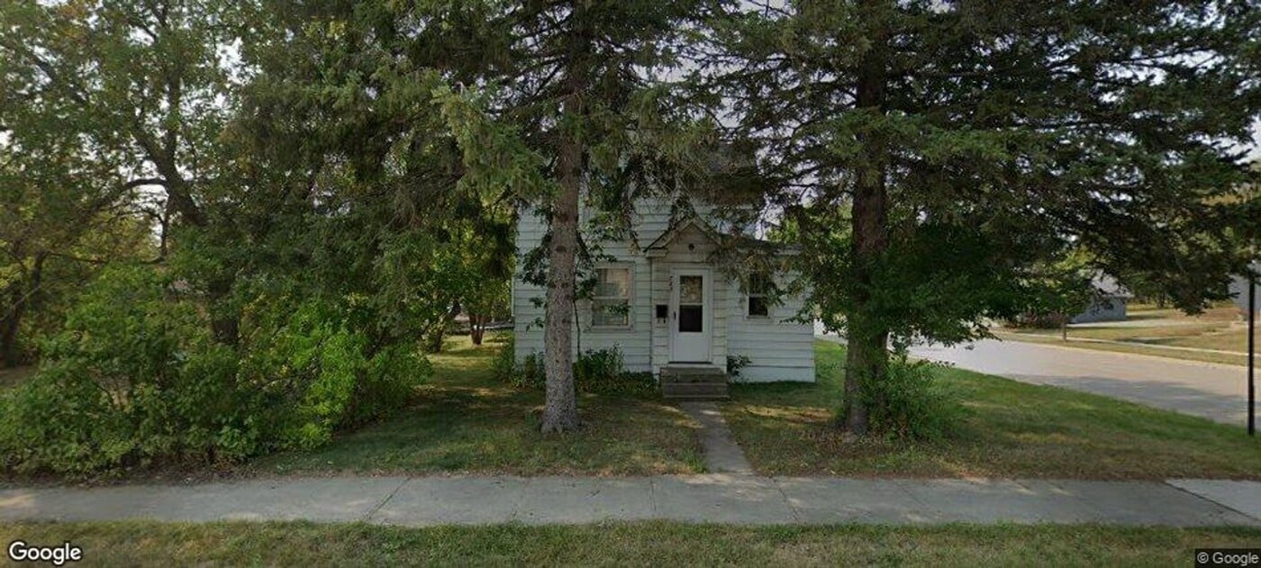 723 Irvine Ave NW in Bemidji, MN - Building Photo
