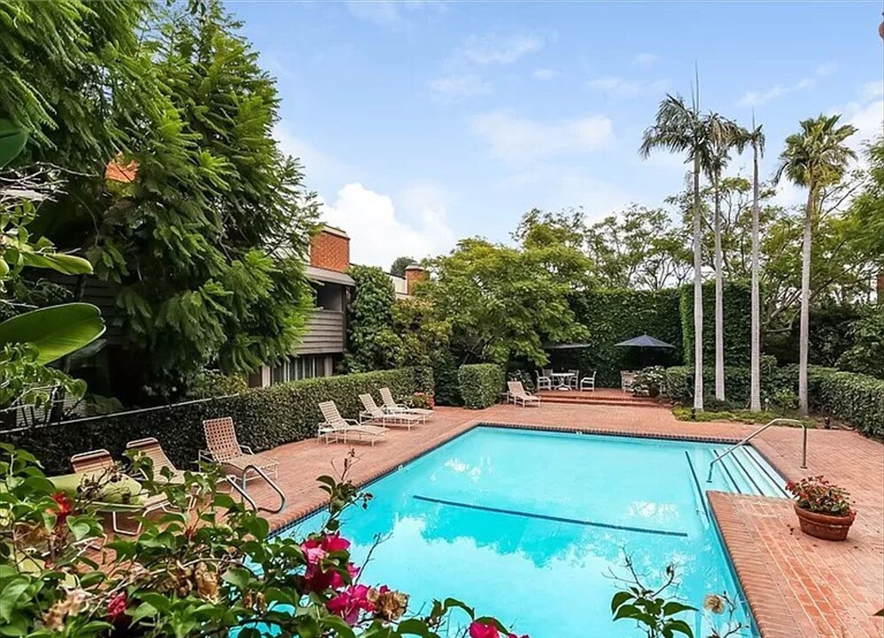 11767 W Sunset Blvd, Unit P7 in Los Angeles, CA - Building Photo