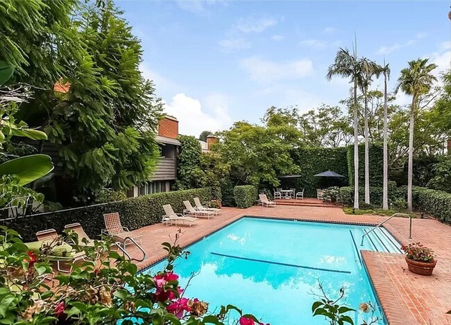 11767 W Sunset Blvd, Unit P7