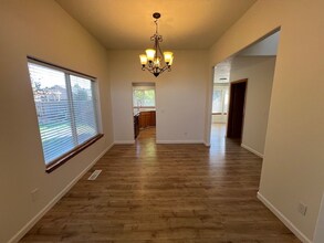 7403 Shadowwood Ct NE in Keizer, OR - Building Photo - Building Photo