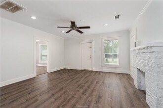 AUGUST PRE-LEASE!! Adorable 3/2 close to D in Bryan, TX - Building Photo - Building Photo