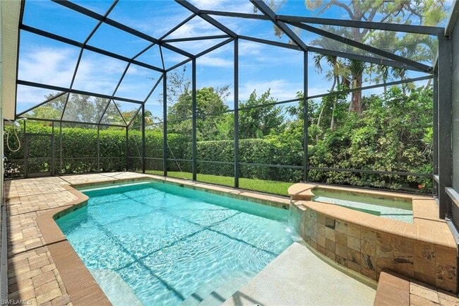 7052 Timberland Cir in Naples, FL - Building Photo - Building Photo