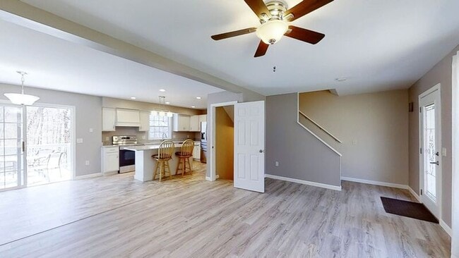 107 Stafford Rd in Wales, MA - Building Photo - Building Photo