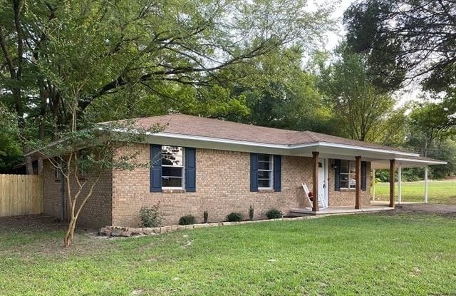 212 Loyola Dr in Athens, TX - Building Photo - Building Photo