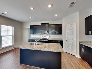 5080 Mountain Springs Rd in Nashville, TN - Foto de edificio - Building Photo