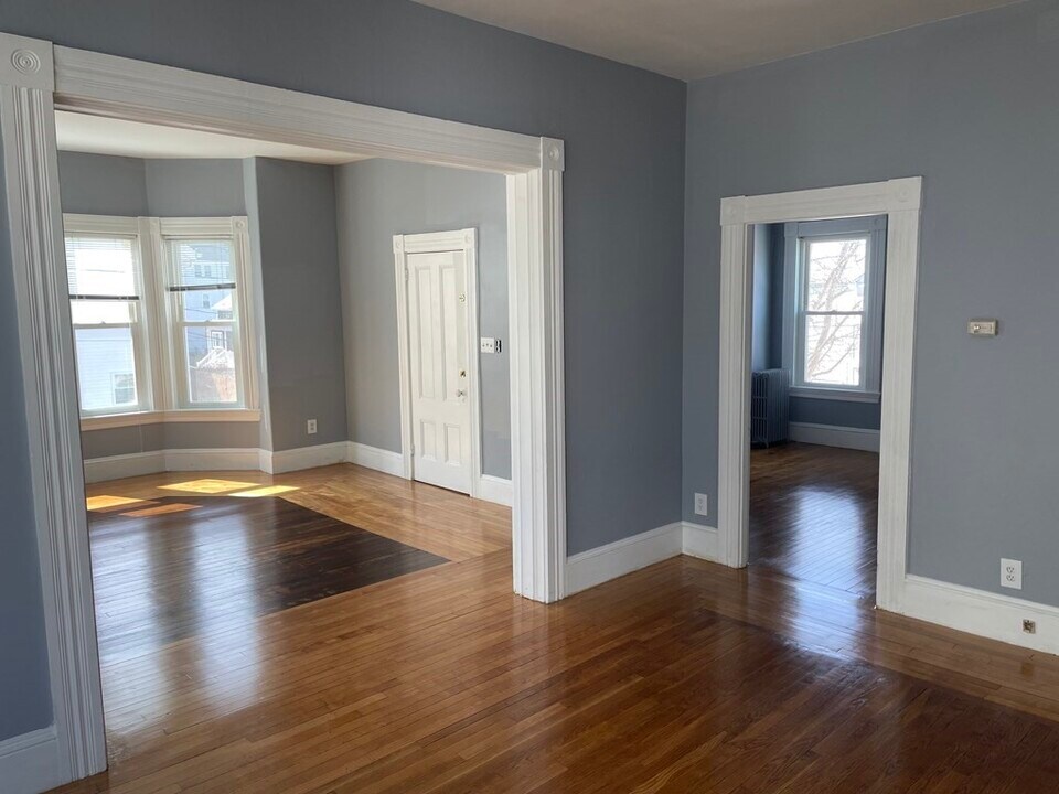 154 Cottage St-Unit -2 in Fall River, MA - Foto de edificio