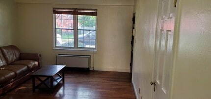 310 Ashby St, Unit D in Alexandria, VA - Foto de edificio - Building Photo