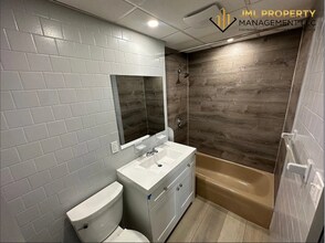 67 Boutwell St, Unit 3W in Fall River, MA - Foto de edificio - Building Photo