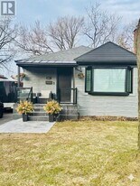 6 Inniswood Dr in Toronto, ON - Building Photo