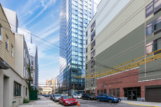 IVY28 in Long Island City, NY - Building Photo - Building Photo