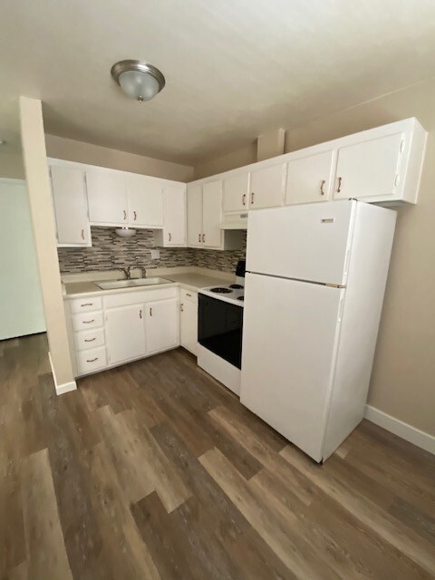 Parklane Apartments in Colorado Springs, CO - Building Photo - Building Photo