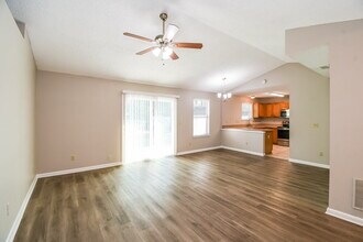 6983 Huntington Woods Cir E in Jacksonville, FL - Building Photo - Building Photo