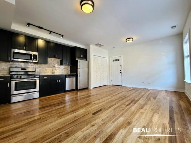 2203 W Eastwood Ave in Chicago, IL - Building Photo - Building Photo