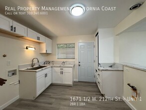 1671 1/2 W 212th St in Torrance, CA - Building Photo - Building Photo