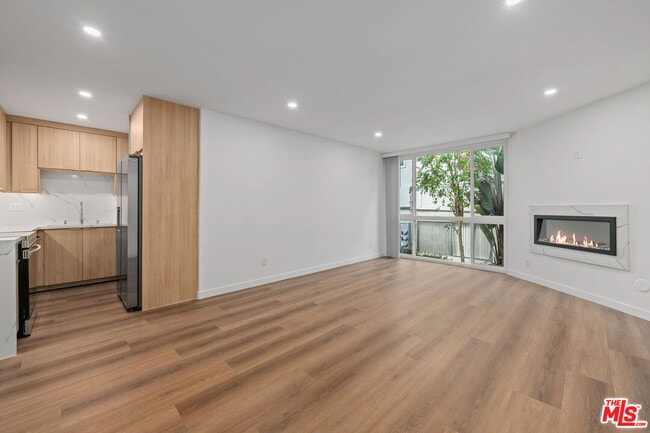 property at 2447 Beachwood Dr