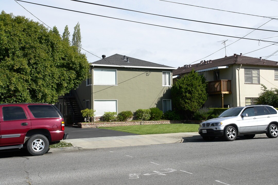 866 Live Oak Ave in Menlo Park, CA - Foto de edificio