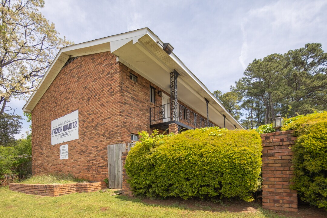French Quarters in Huntsville, AL - Foto de edificio