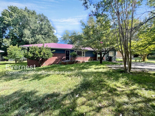306 N Circle Dr in La Fayette, GA - Foto de edificio - Building Photo