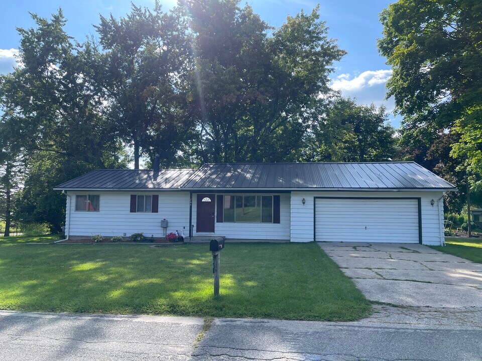 246 Lake Heights in Grass Lake, MI - Building Photo