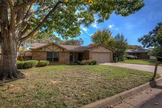 2717 Lucas Dr in Arlington, TX - Building Photo - Building Photo