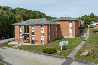 Nutmeg Woods in New London, CT - Building Photo - Building Photo