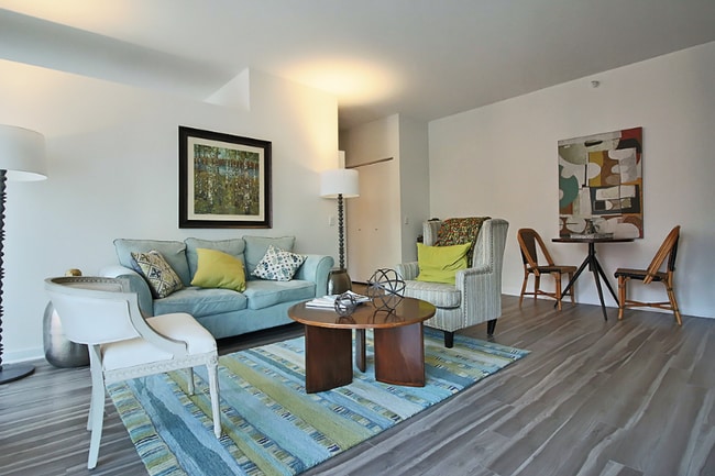 property at 811 N La Salle Dr