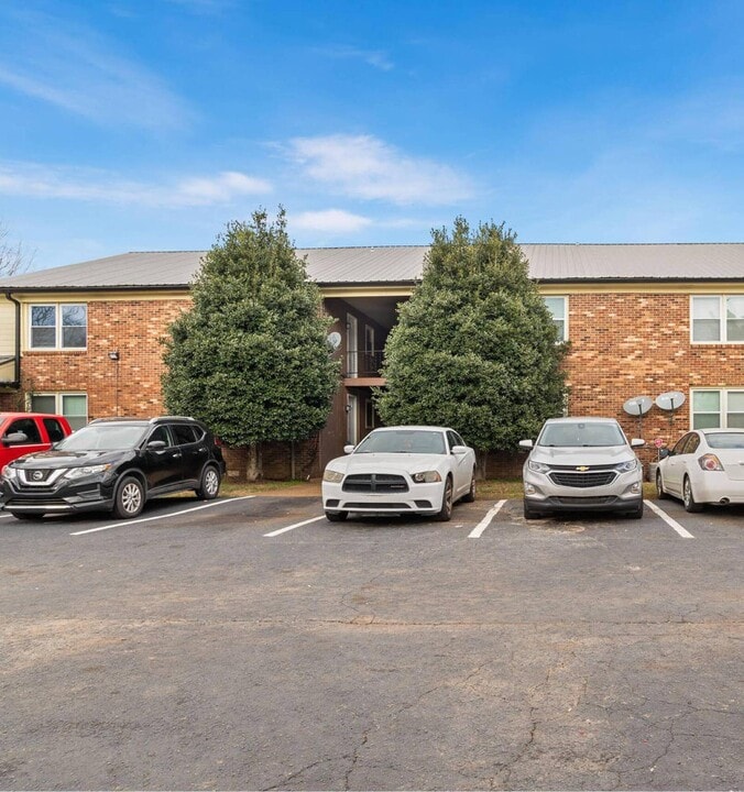 1614 Cypress Dr in Murfreesboro, TN - Foto de edificio