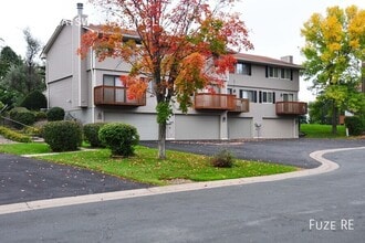 4338 Chatsworth Cir in Shoreview, MN - Building Photo - Building Photo