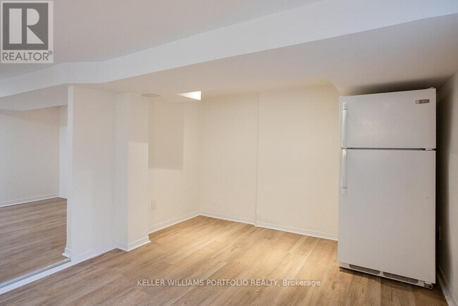 821 Gladstone Ave in Toronto, ON - Building Photo - Building Photo