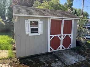 1395 NW Twins Ln in Albany, OR - Building Photo - Building Photo