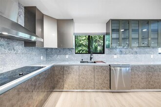 7401 Miami View Dr in North Bay Village, FL - Foto de edificio - Building Photo