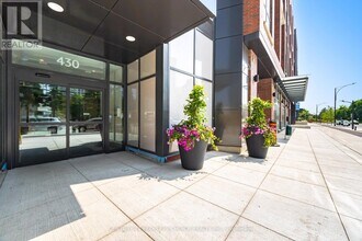 430-4430 Square One Dr in Mississauga, ON - Building Photo - Building Photo