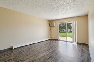 Broadmoor Springs in Colorado Springs, CO - Building Photo - Building Photo