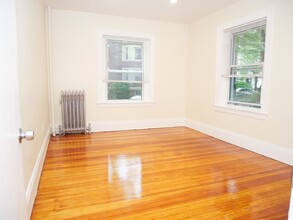 16 Beals St, Unit 2 in Brookline, MA - Building Photo - Building Photo