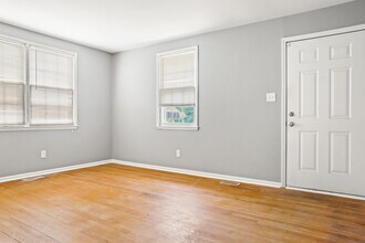 819 Hadley Rd in Raleigh, NC - Foto de edificio - Building Photo