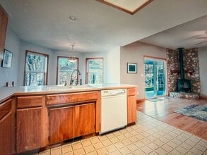 1856 Northwood Dr in Central Point, OR - Foto de edificio - Building Photo