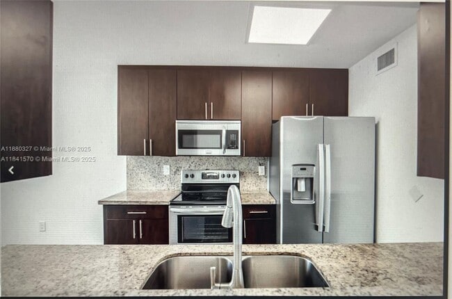9749 NW 48th Terrace in Doral, FL - Building Photo - Building Photo