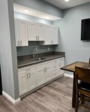 17815 Prairie St in Northridge, CA - Foto de edificio - Building Photo